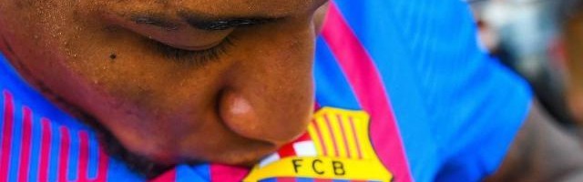 埃莫森亮相巴萨 拉波尔塔：他有“巴西伟右”潜质