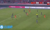 华体会官网-差点游龙！唐佳丽右路左晃右突连过三人，可惜最后射门稍稍偏出
