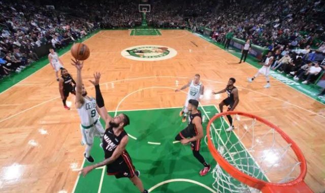 华体会体育-斯马特缺席怀特做先锋 绿军完美开局由他定基调