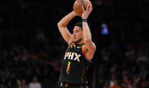 华体会体育-场上梦游！布克半场5中0未得分仅送3助攻 3失误&amp;正负值-14